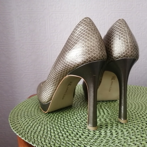 Anne Klein Gold High Heels - Picture 4 of 7